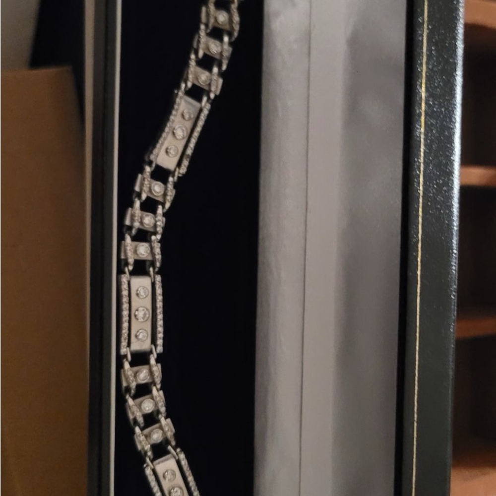Elegant Silver Bracelet with Rhinestones